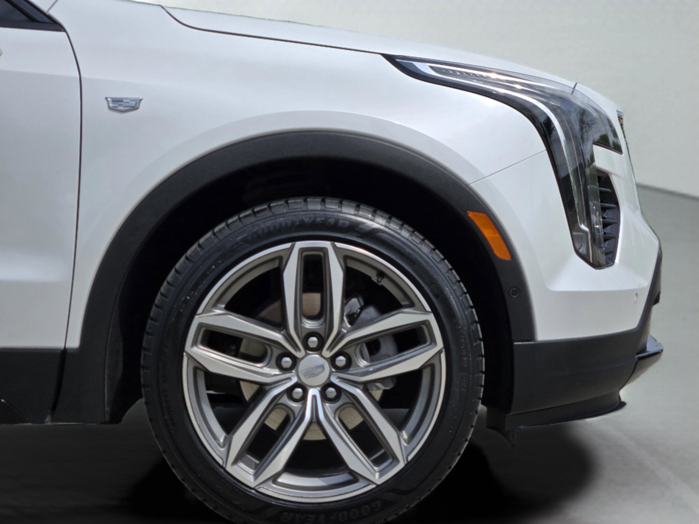 Used 2023 Cadillac XT4 Sport w/ Enhanced Visibility Package image 36