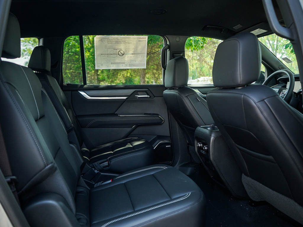 New 2026 GMC Acadia Elevation w/ Elevation Premium Package AWD/4WD image 13