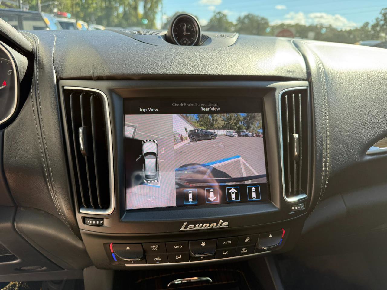 Used 2019 Maserati Levante GranLusso AWD/4WD image 33