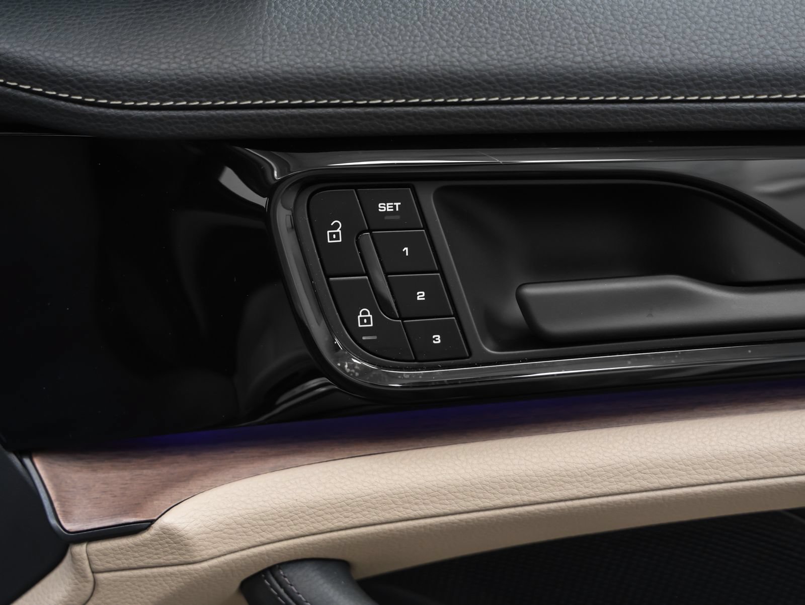 Certified 2025 Porsche Panamera 4 AWD/4WD image 21