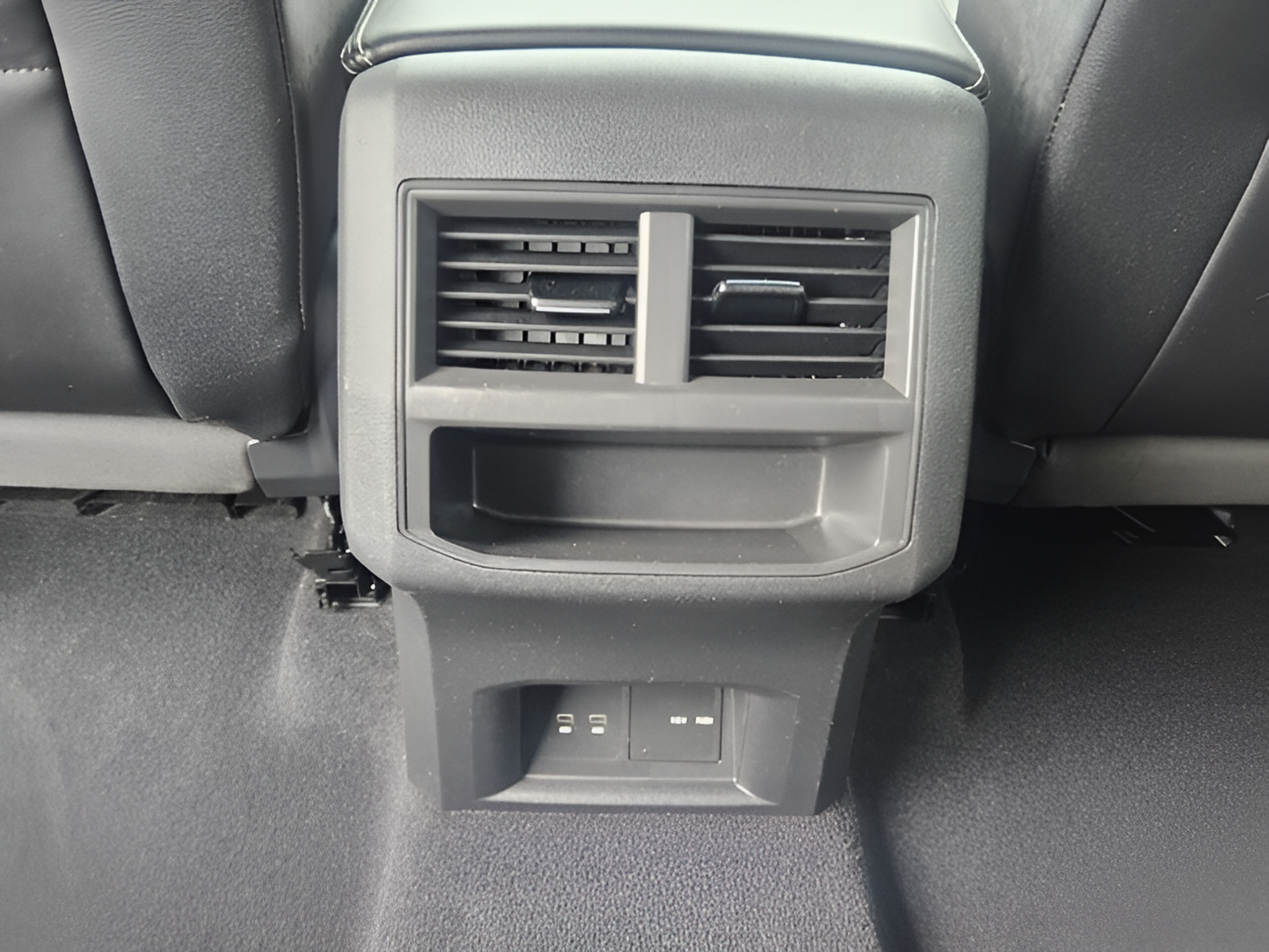 Used 2021 Volkswagen Atlas Cross Sport SE FWD image 16