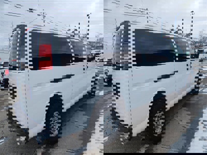 Used 2017 Chevrolet Express 3500 LT w/ LT Preferred Equipment Group image 3