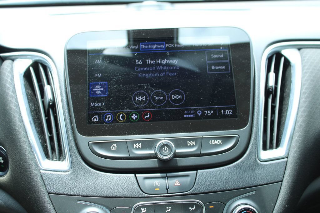 Used 2021 Chevrolet Malibu LT FWD image 18