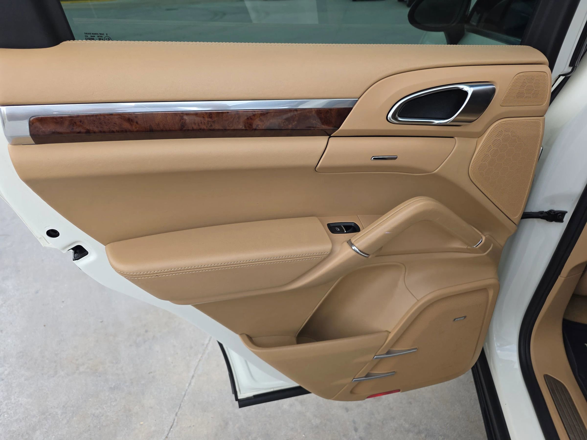 Used 2011 Porsche Cayenne Turbo AWD/4WD image 31