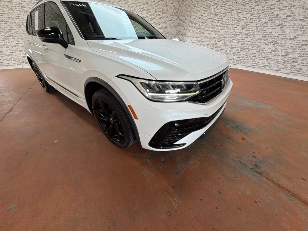 Used 2024 Volkswagen Tiguan SE R-Line FWD image 9