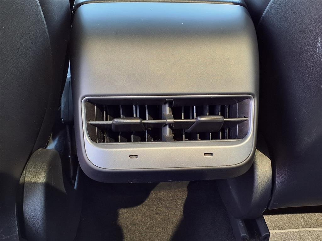 Used 2021 Tesla Model Y Long Range image 16