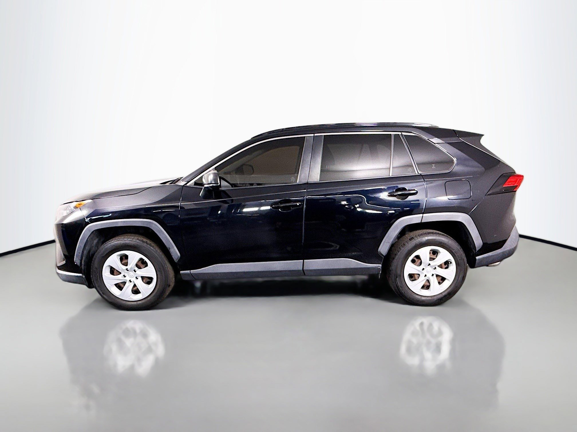 Used 2020 Toyota RAV4 LE image 6