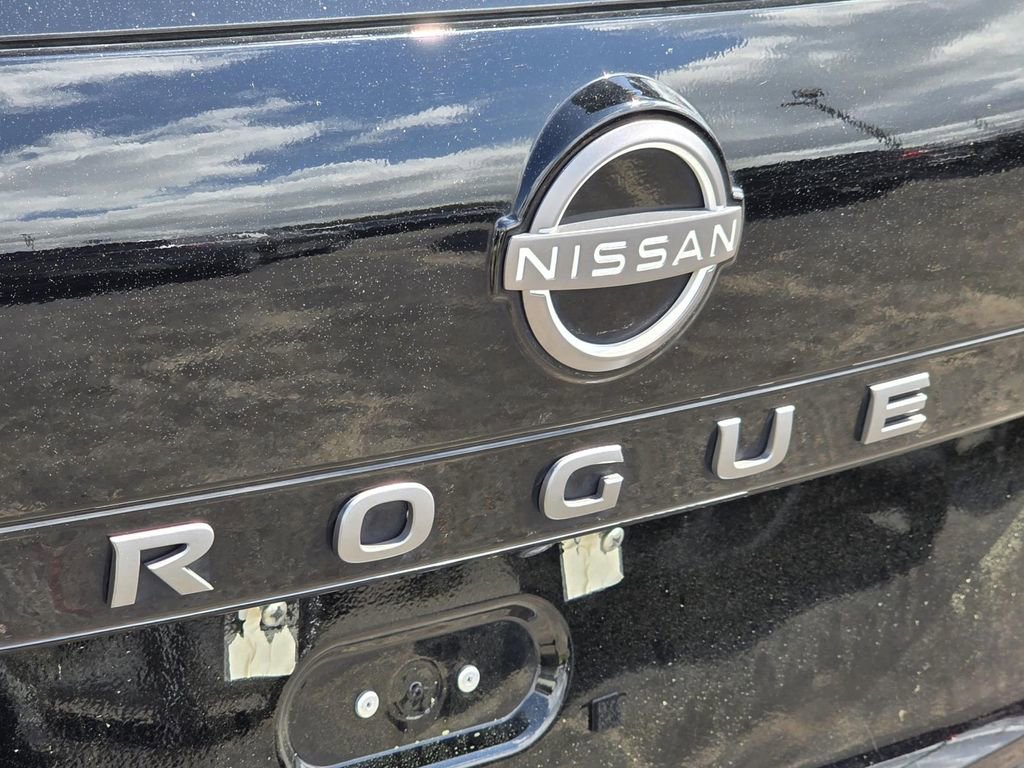 Used 2024 Nissan Rogue S image 27