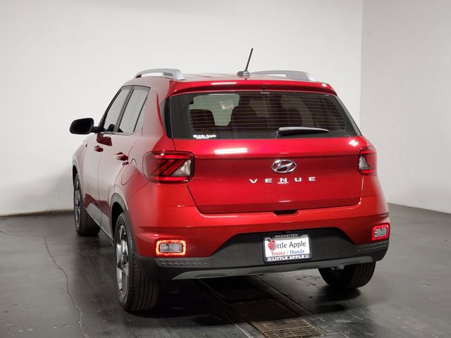 Used 2024 Hyundai Venue SEL image 26