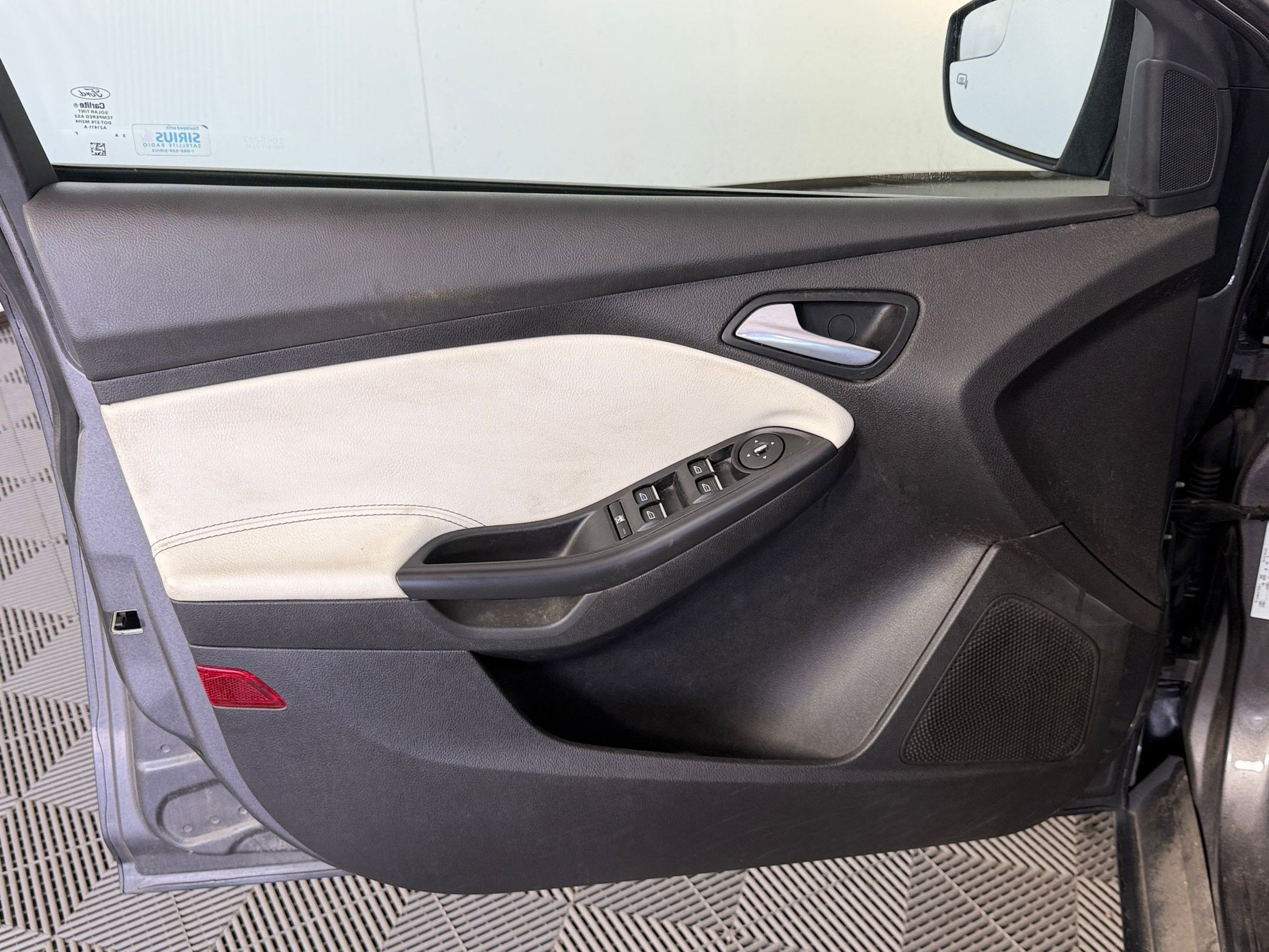 Used 2014 Ford Focus Titanium FWD image 8