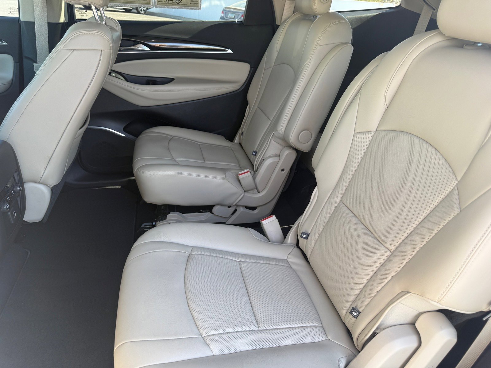 Used 2018 Buick Enclave Essence image 25