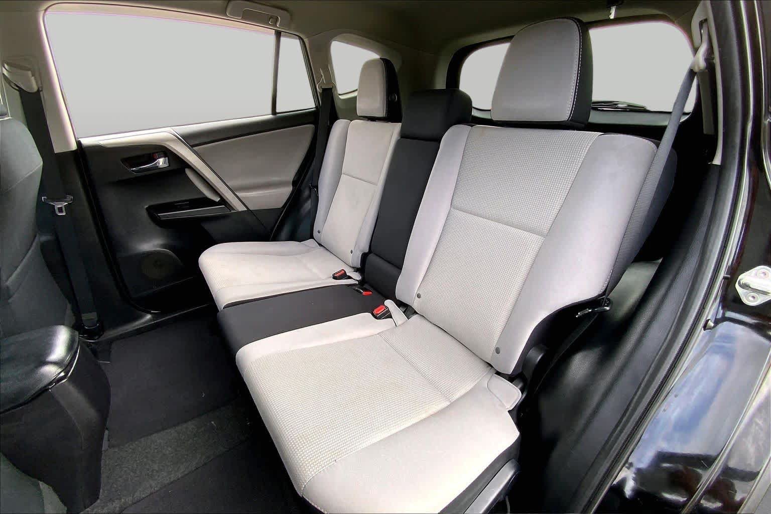Used 2017 Toyota RAV4 XLE FWD image 20