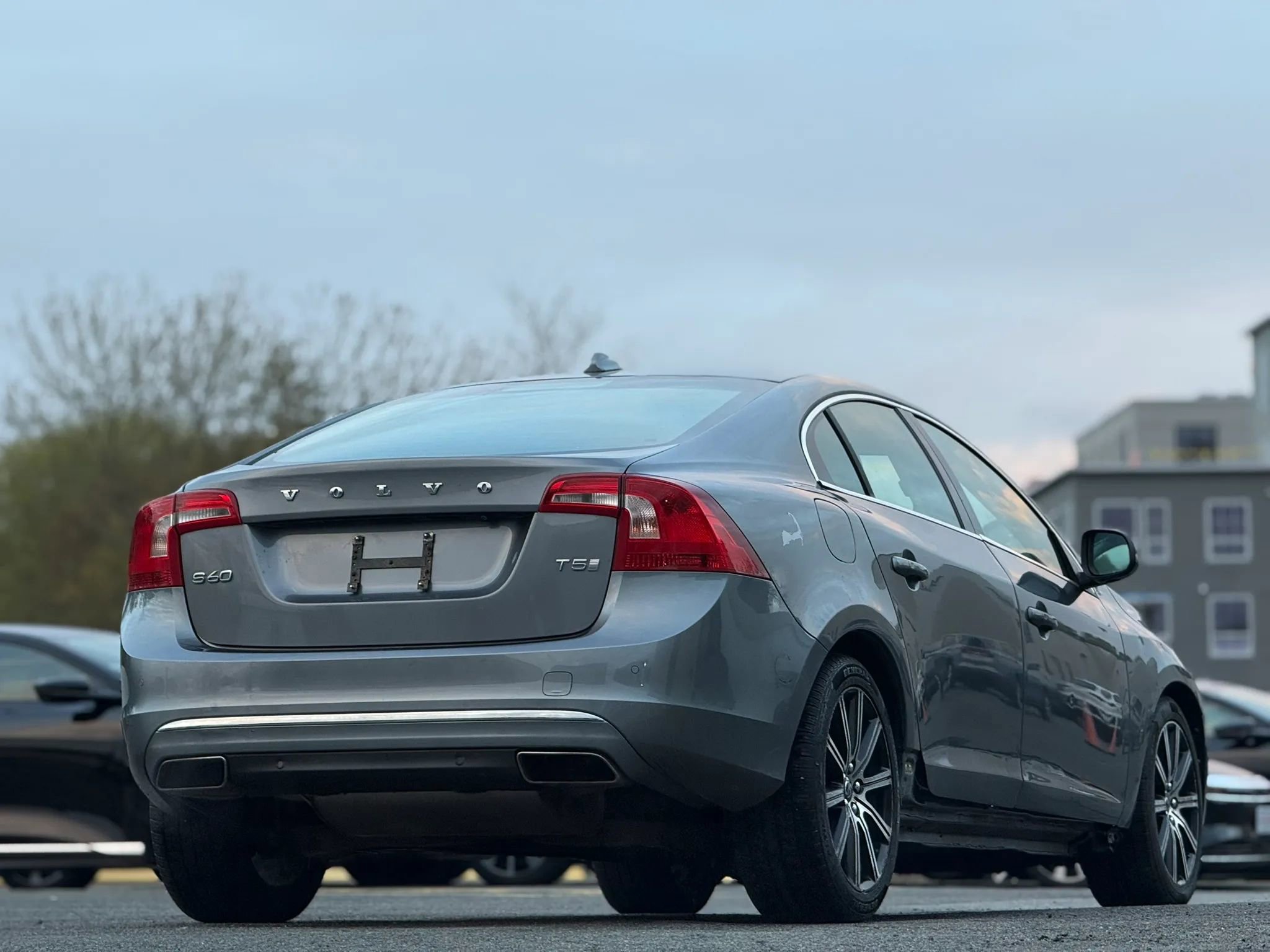Used 2017 Volvo S60 T5 Inscription FWD image 5