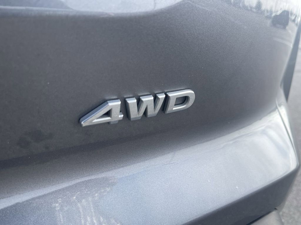 Used 2025 Nissan Pathfinder SV image 12