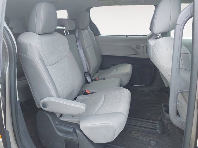 Used 2024 Toyota Sienna LE AWD/4WD image 13