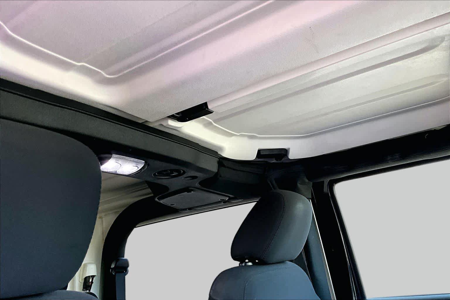 Used 2016 Jeep Wrangler Sport AWD/4WD image 14