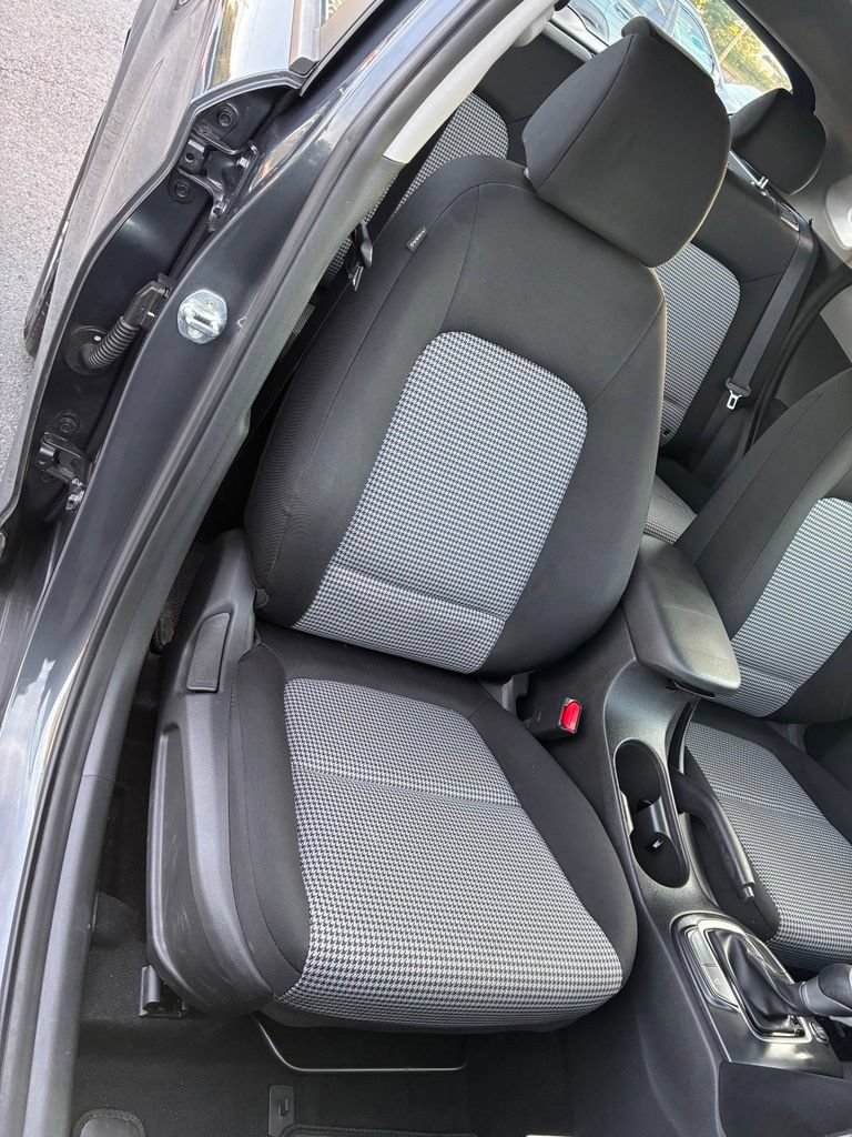 Used 2021 Hyundai Kona SE FWD image 18