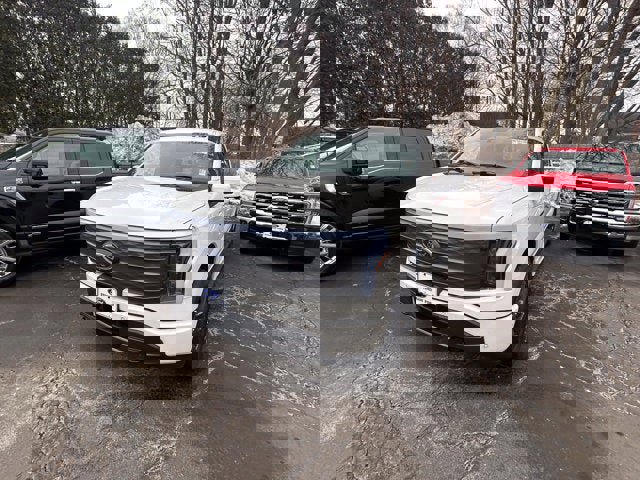 Used 2023 Ford F150 Lightning Lariat w/ Equipment Group 511A High image 3