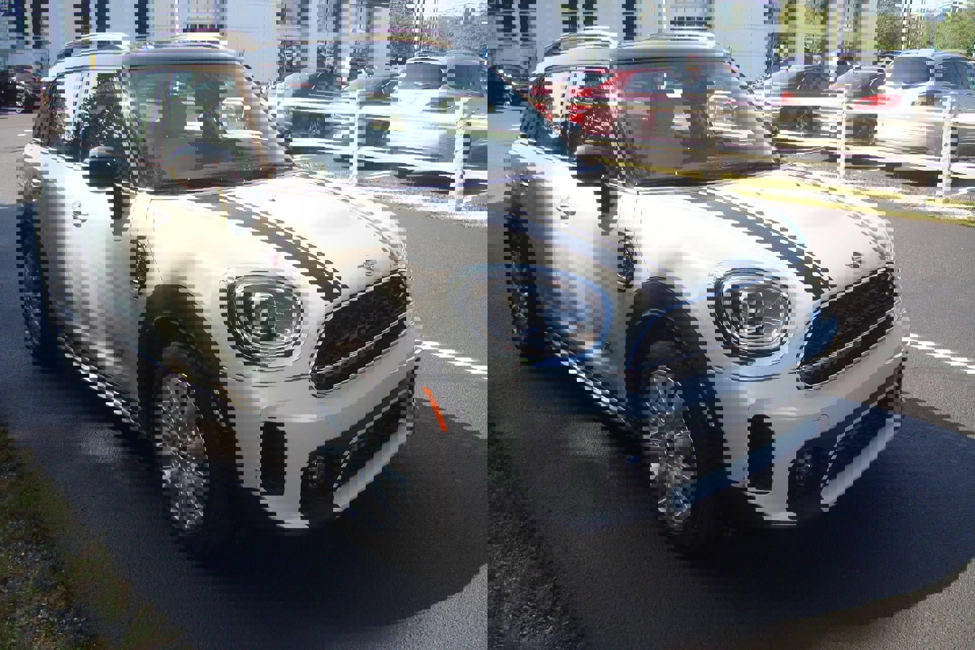 Used 2022 MINI Cooper Countryman S w/ Premium Package image 3