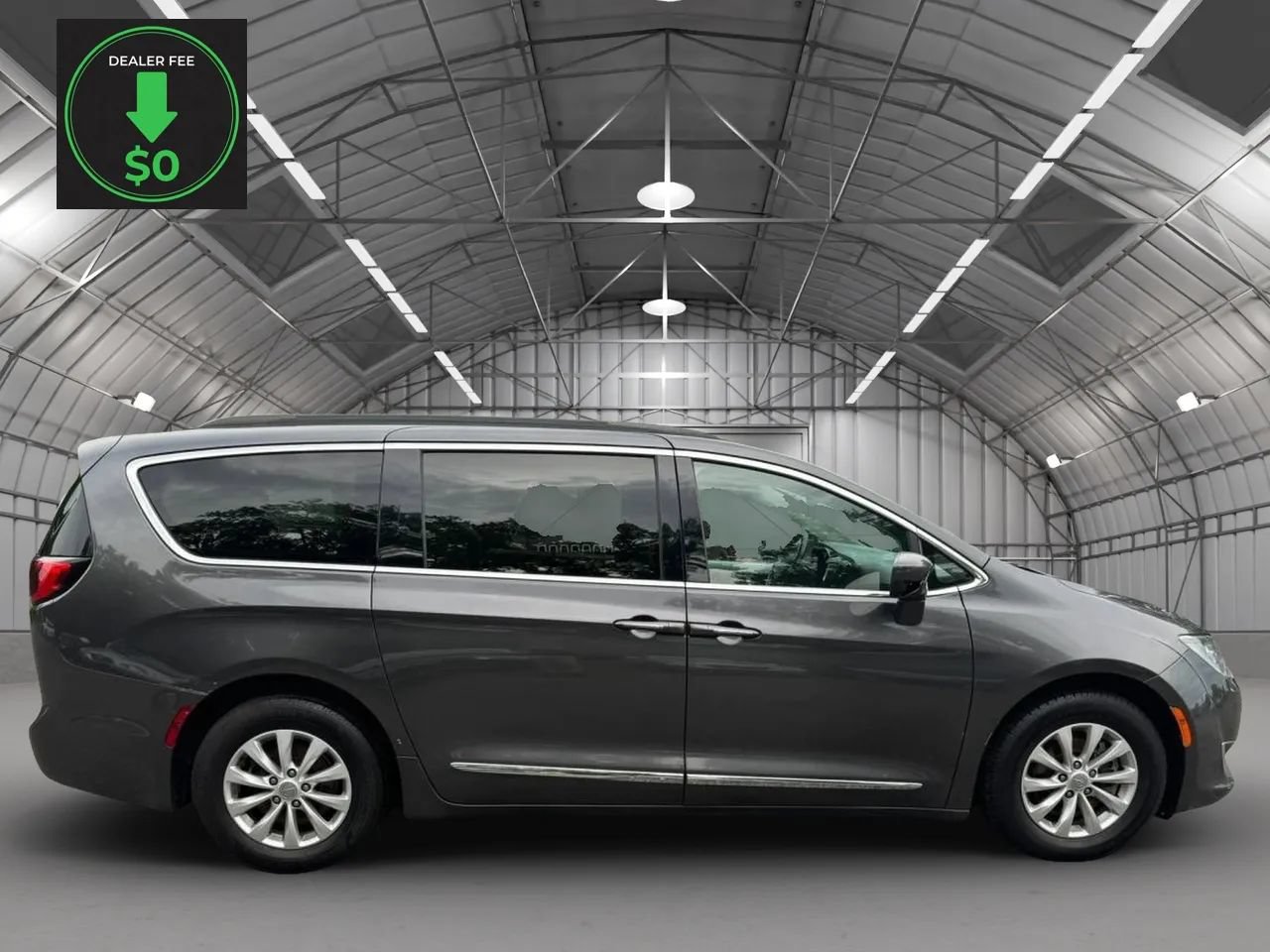Used 2017 Chrysler Pacifica Touring-L FWD image 6