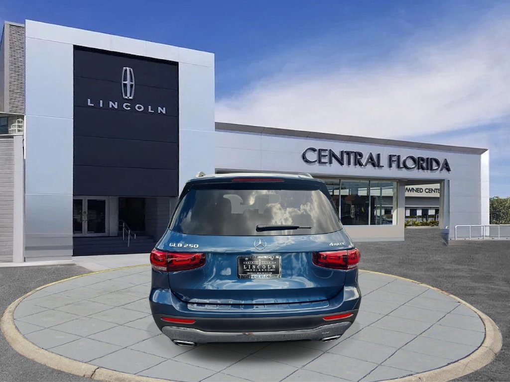 Used 2023 Mercedes-Benz GLB 250 4MATIC w/ Premium Package image 4