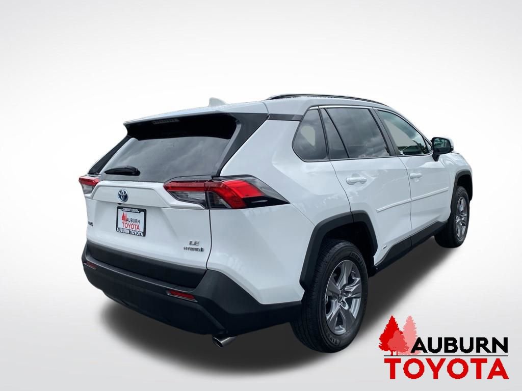 Used 2024 Toyota RAV4 LE AWD/4WD image 4