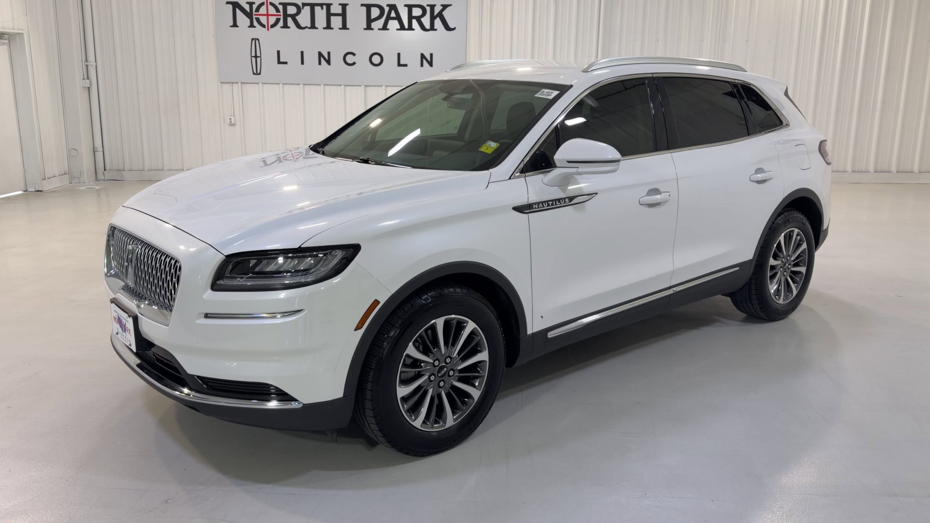 Used 2023 Lincoln Nautilus FWD w/ Premium Package image 5