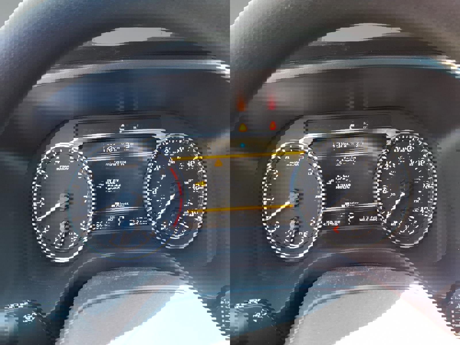 Used 2025 Nissan Rogue S image 12