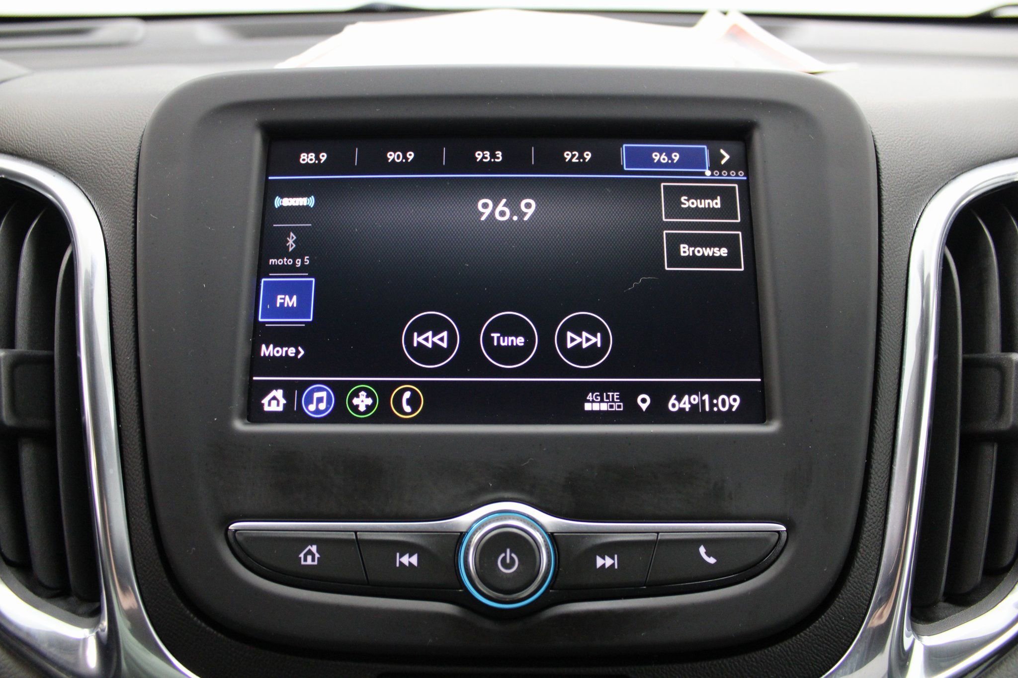 Used 2021 Chevrolet Equinox LT w/ Driver Convenience Package image 43