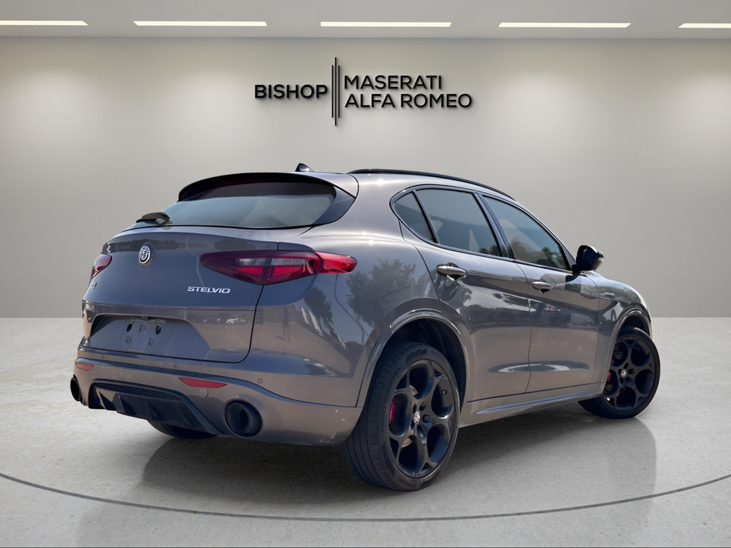 Used 2023 Alfa Romeo Stelvio Veloce AWD/4WD image 5