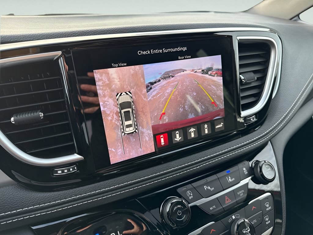 New 2026 Chrysler Pacifica Limited w/ Uconnect Theater Family Group AWD/4WD image 36