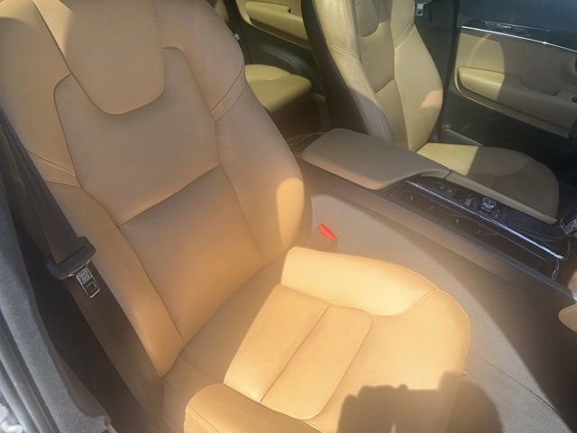 Used 2016 Volvo XC90 T6 Momentum w/ Momentum Plus Package AWD/4WD image 3