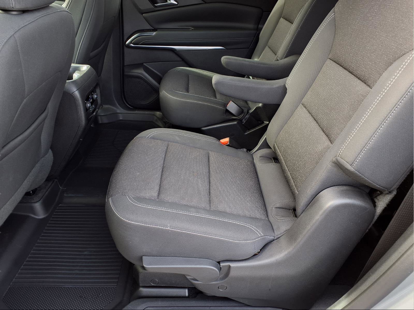 Used 2024 Chevrolet Traverse LT FWD image 18