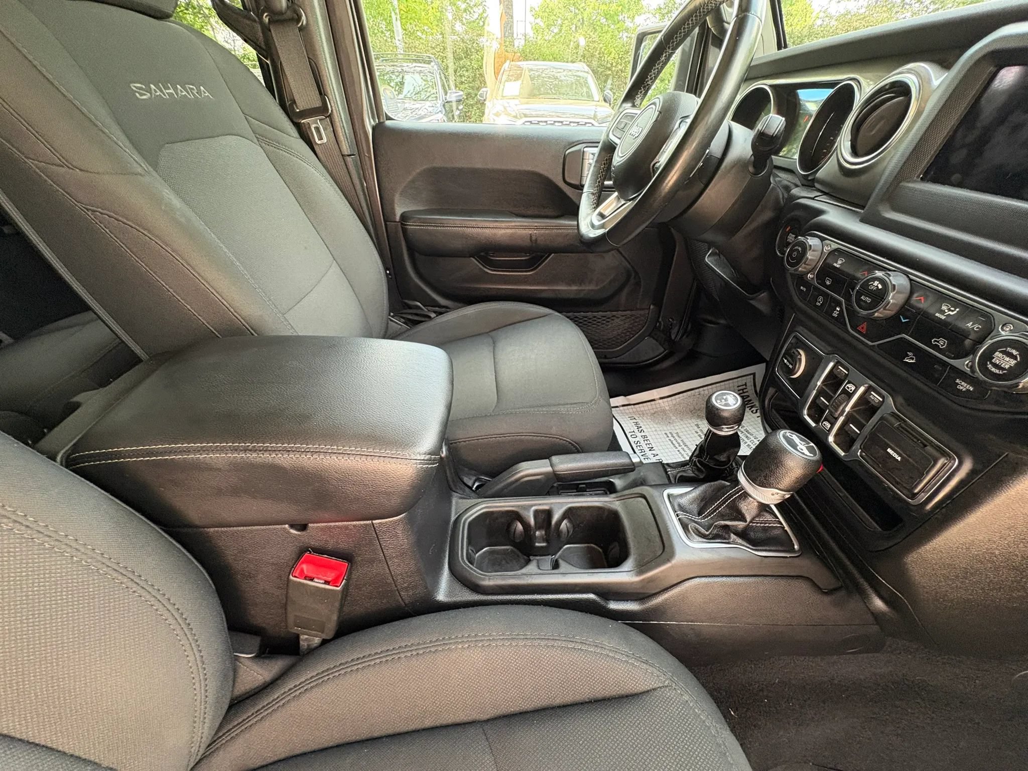 Used 2019 Jeep Wrangler Unlimited Sahara w/ LED Lighting Group AWD/4WD image 11