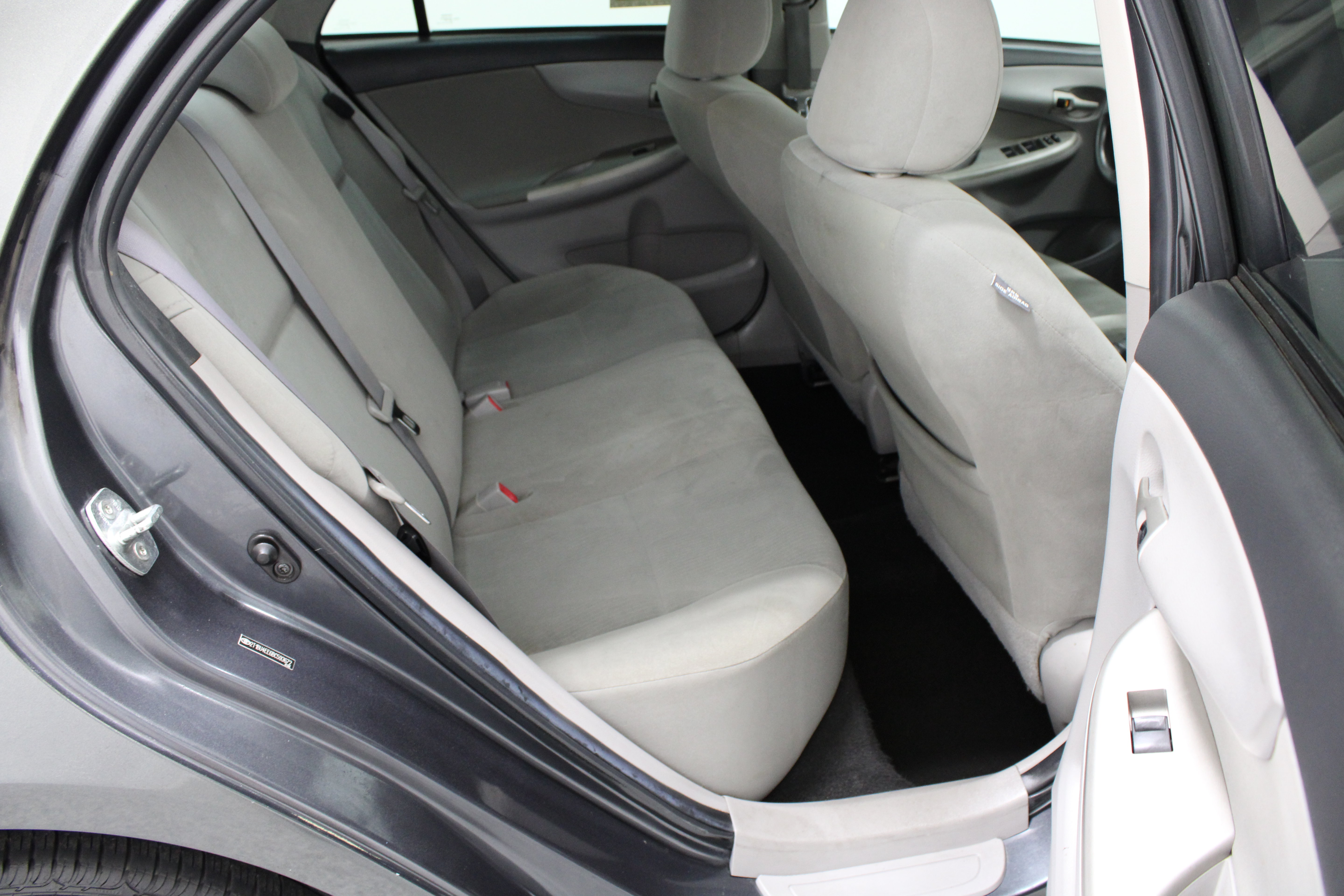 Used 2011 Toyota Corolla LE FWD image 29