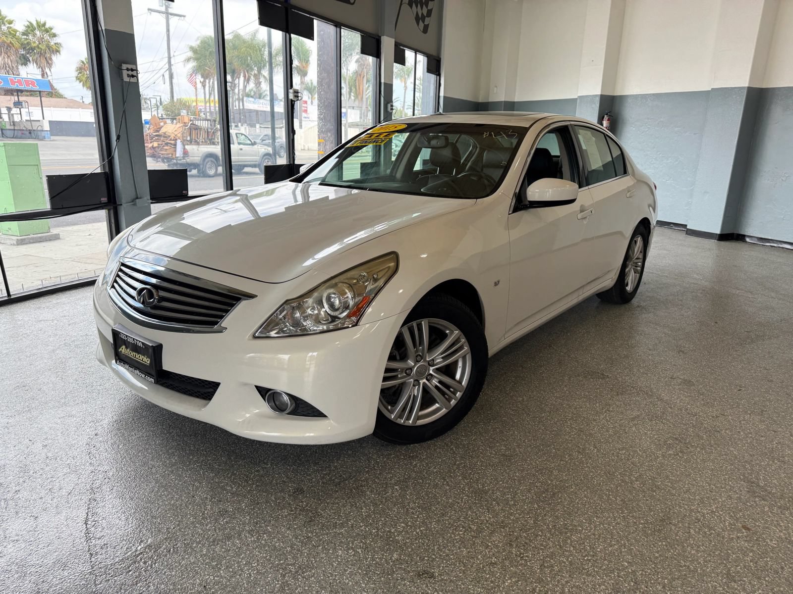 Used 2015 INFINITI Q40 w/ Navigation Package RWD image 3