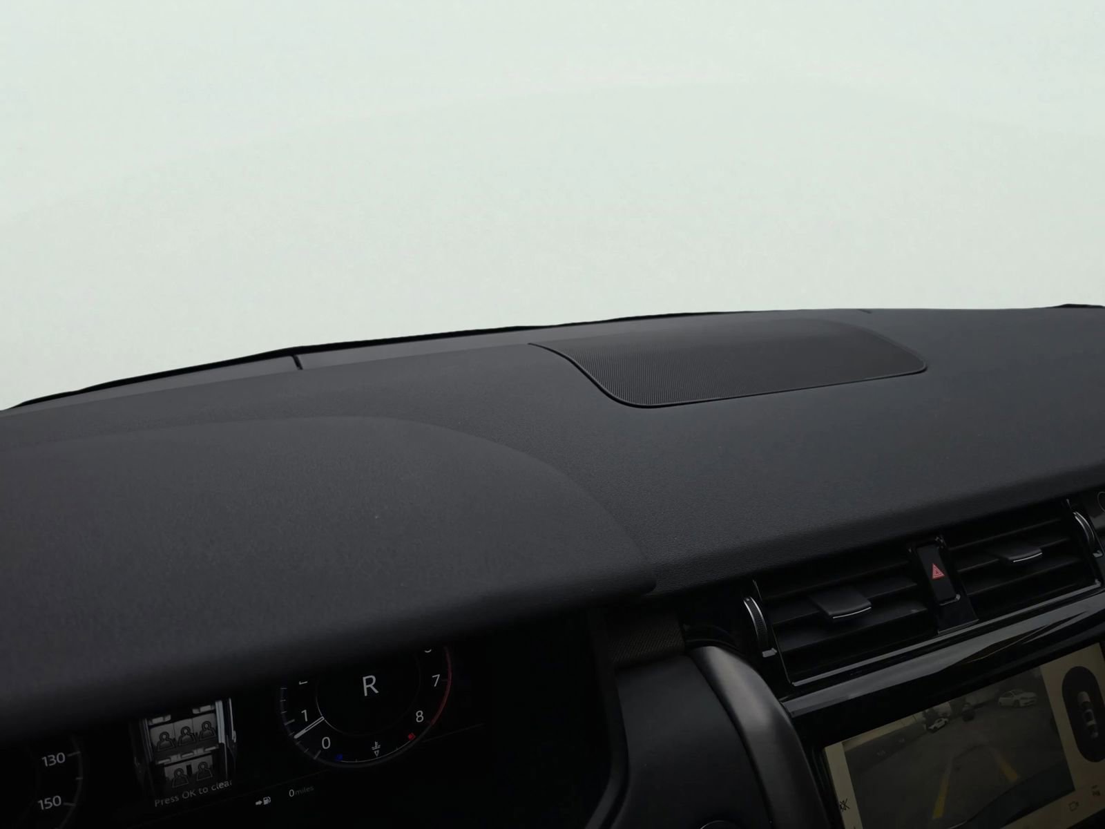 Used 2018 Land Rover Discovery HSE Luxury image 23