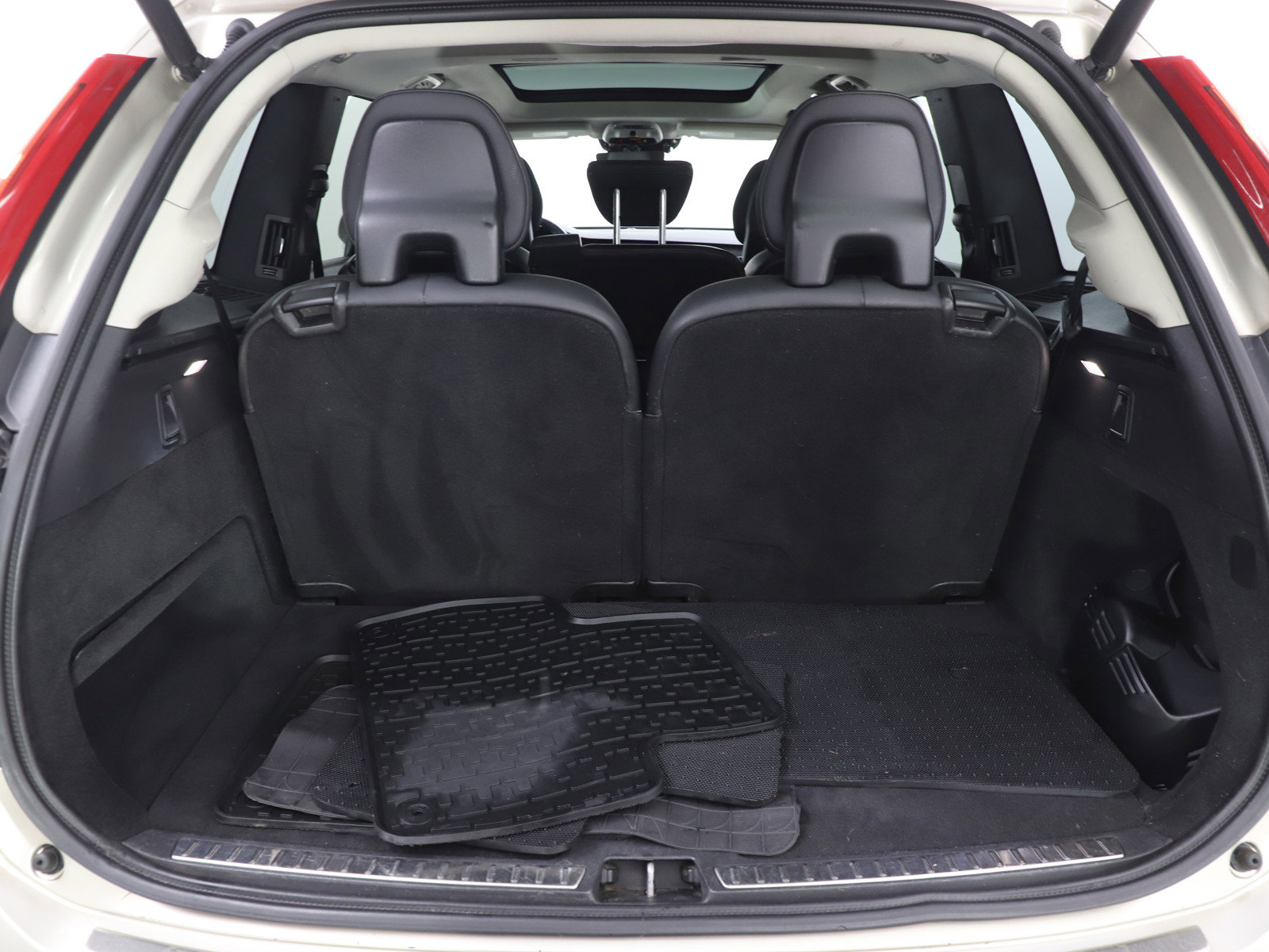 Used 2016 Volvo XC90 T6 Momentum w/ Momentum Plus Package image 20