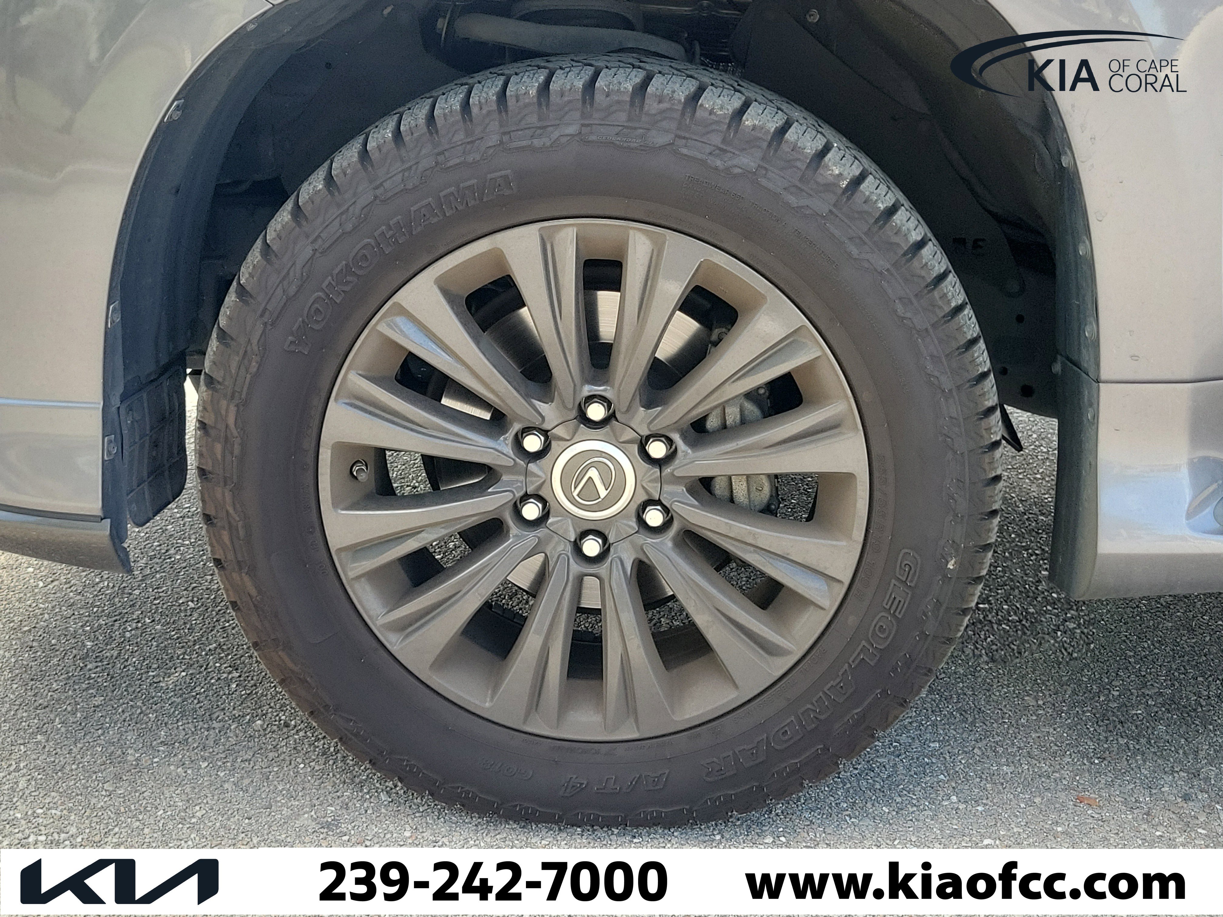 Used 2023 Lexus GX 460 Premium w/ Accessory Package image 8