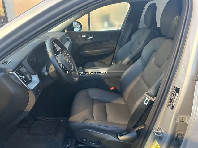 Certified 2025 Volvo XC60 B5 Plus AWD/4WD image 17