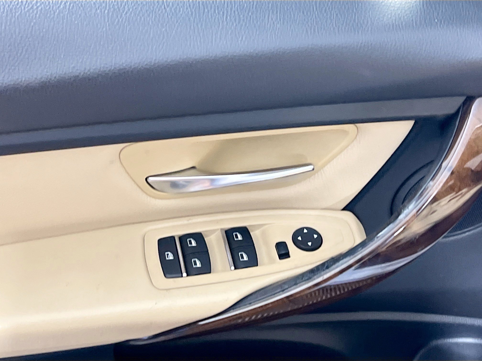 Used 2018 BMW 320i Sedan image 16