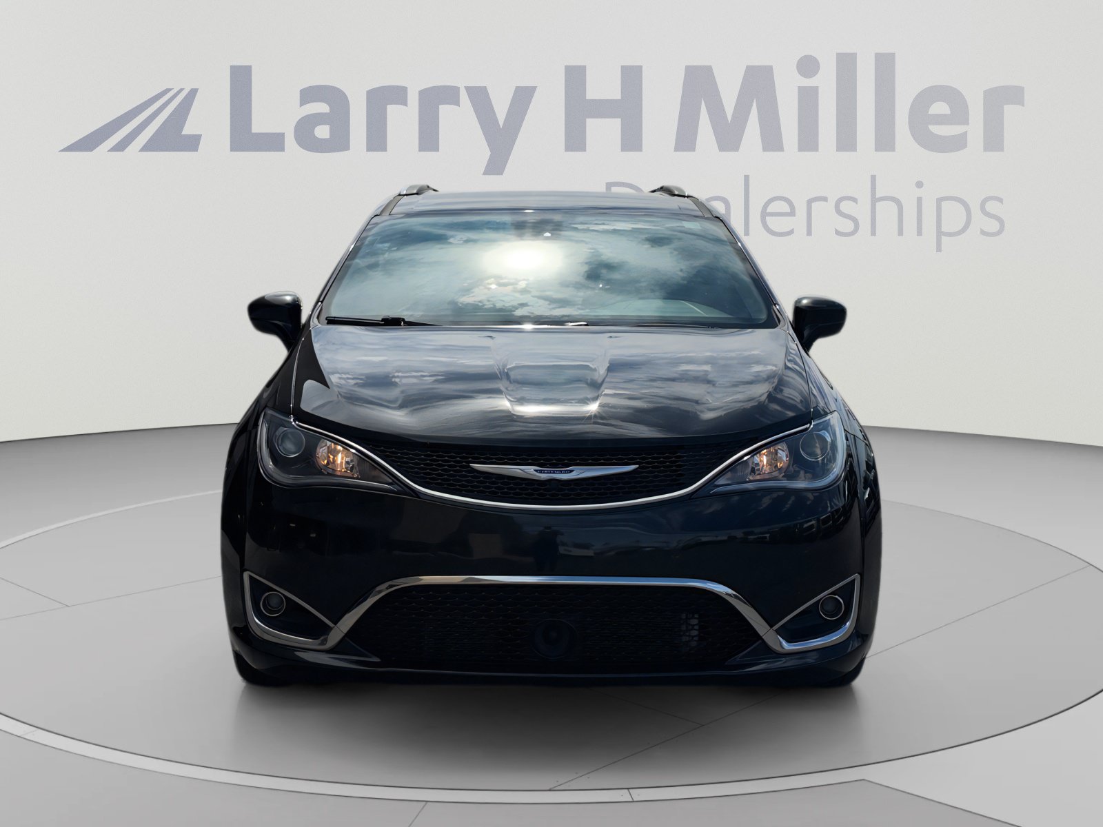 Used 2018 Chrysler Pacifica Touring-L w/ Advanced Safetytec Group FWD image 8