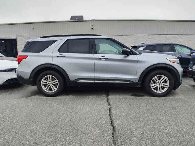 Used 2024 Ford Explorer XLT w/ Equipment Group 202A image 3