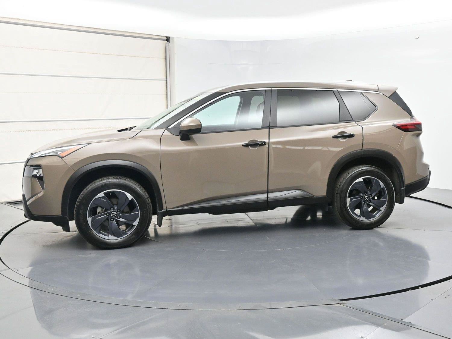 Used 2024 Nissan Rogue SV w/ SV Premium Package AWD/4WD image 21