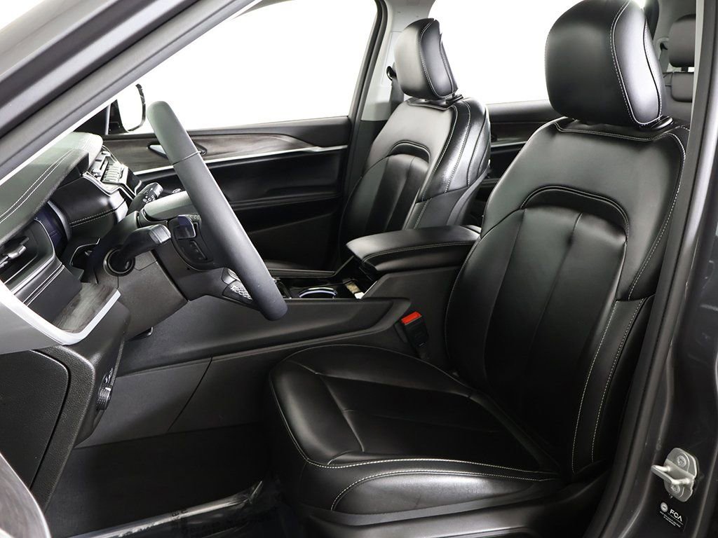 Used 2023 Jeep Grand Cherokee L Limited image 33