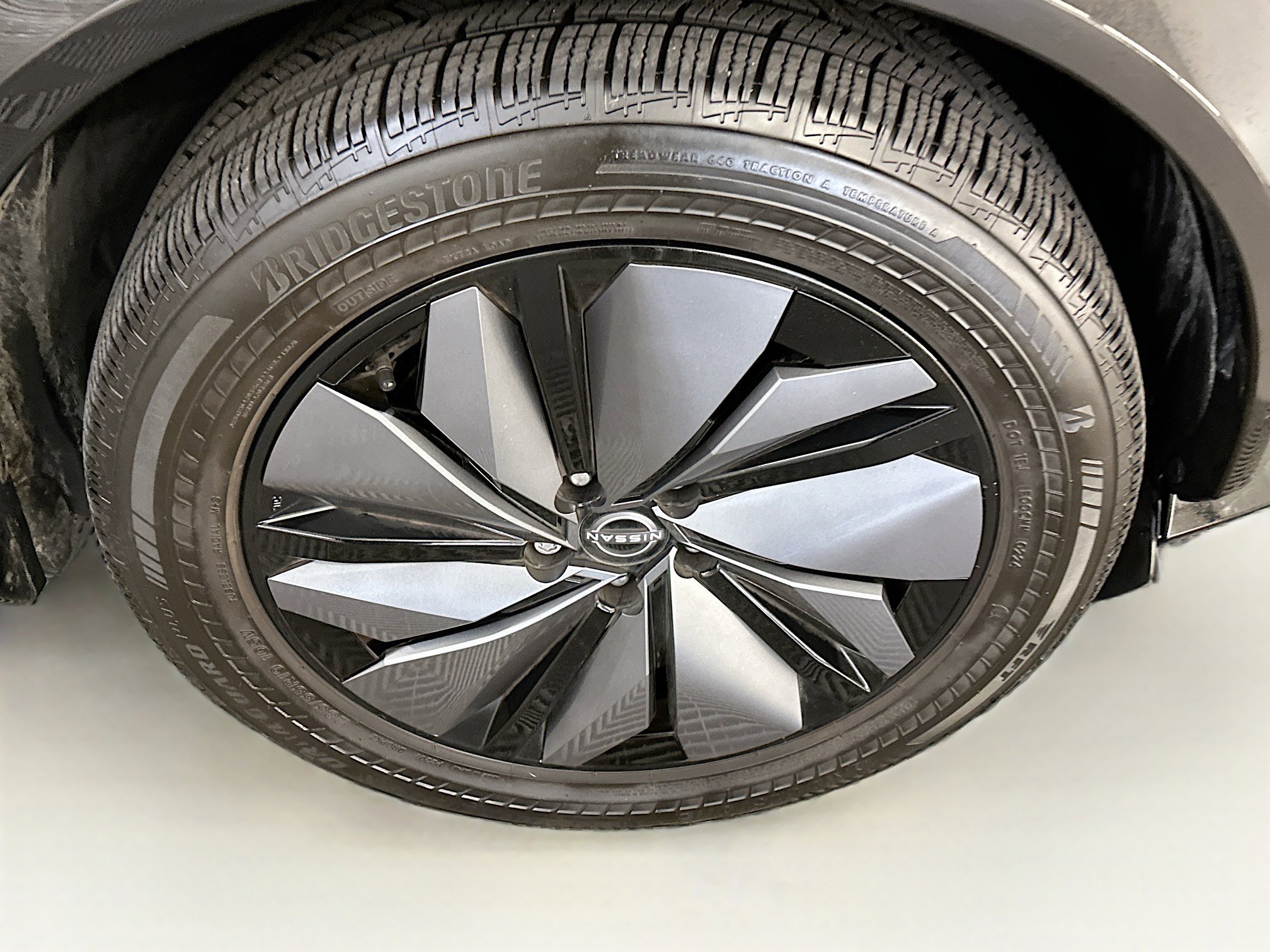 Used 2023 Nissan Ariya AWD image 11