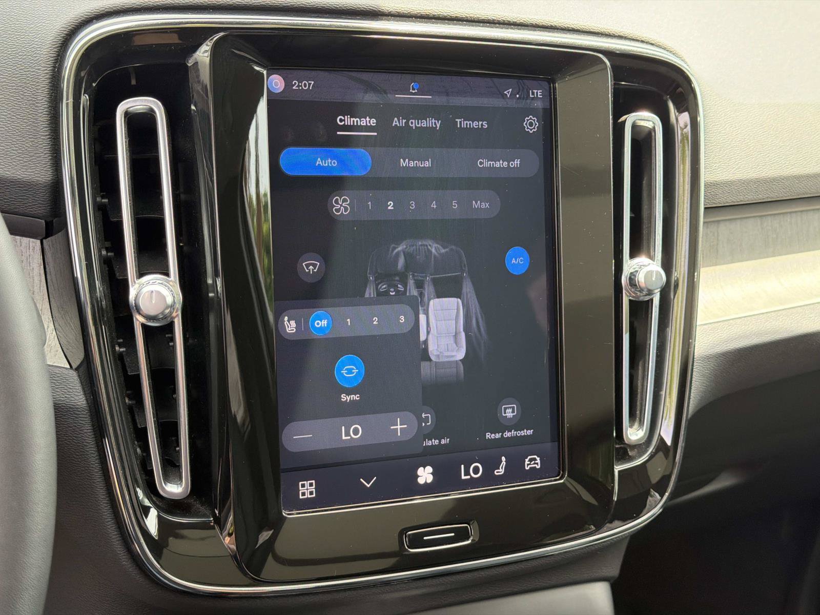 Certified 2023 Volvo XC40 B5 Ultimate AWD/4WD image 12