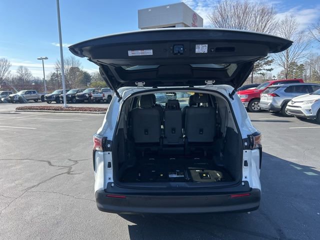 Used 2024 Toyota Sienna XLE image 7