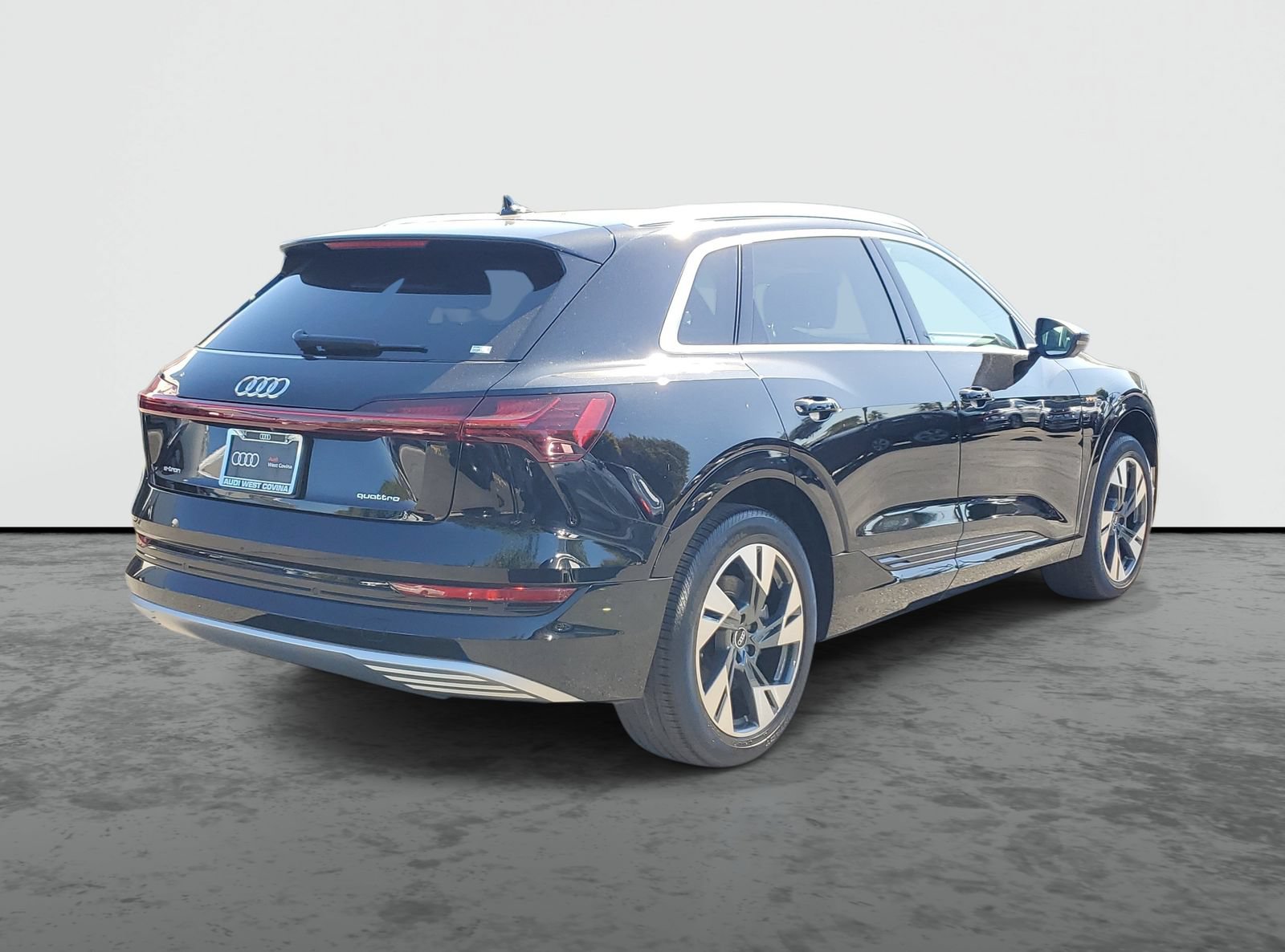 Used 2022 Audi e-tron Premium Plus w/ Premium Plus Package AWD/4WD image 4