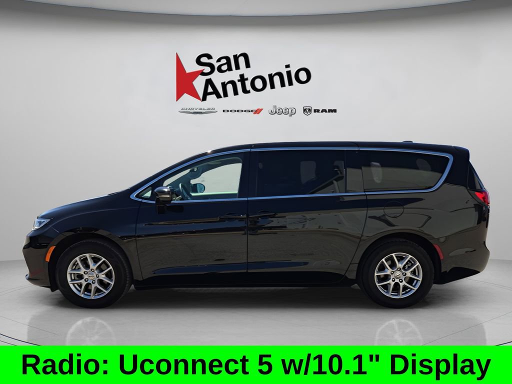 Used 2024 Chrysler Pacifica Touring-L image 5